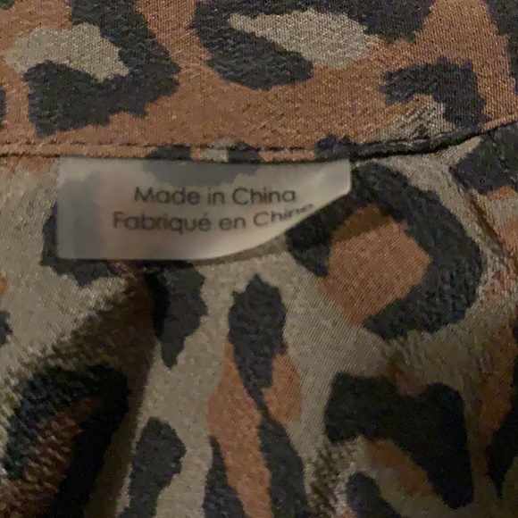 SOLD EQUIPMENT Femme Leopard Print 100% silk Shirt. - Picture 3 of 10